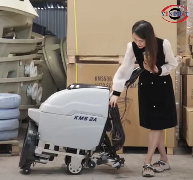 Sử dụng máy chà sàn liên hợp cánh bướm Kumisai KMS2A
