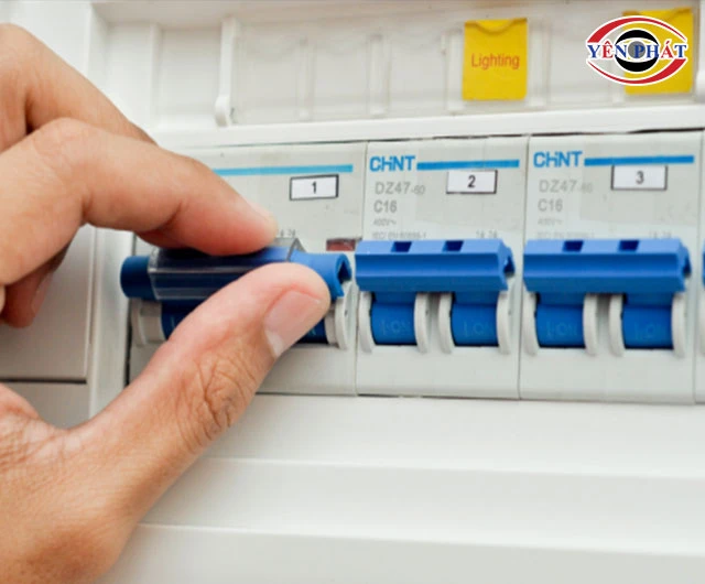 Ngắt điện áp trước khi bảo trì