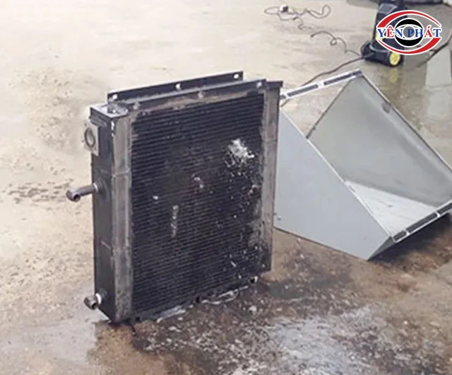 két giải nhiệt bị bẩn