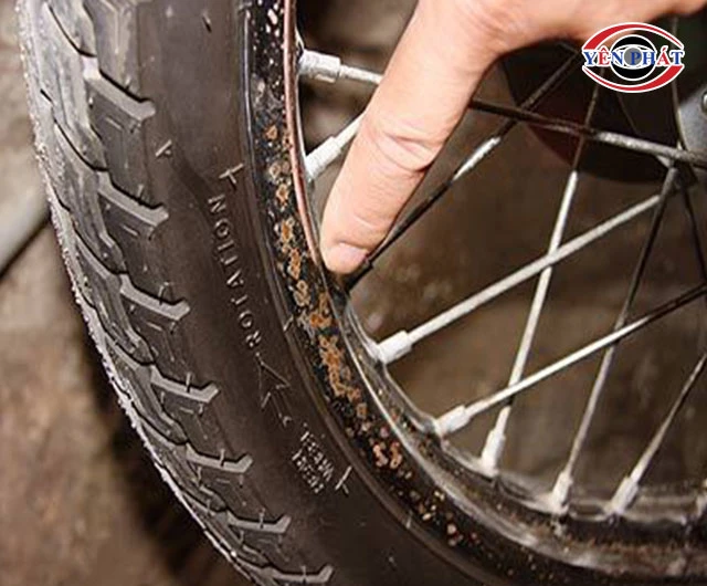 bánh xe bị gỉ sét