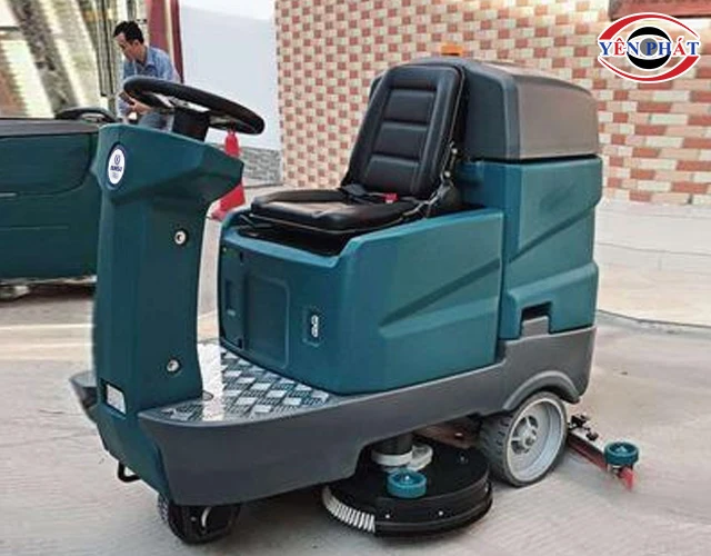Máy chà sàn ngồi lái Kumisai KMS D9 cơ động