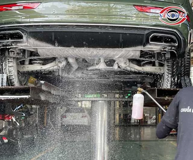 xịt rửa gầm xe