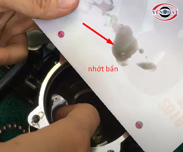 Dầu bị đen bẩn
