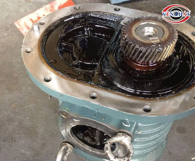 Dầu nhớt bôi trơn bị bẩn