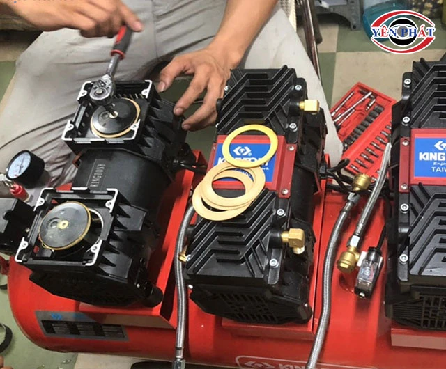 vặt chặt lại chi tiết máy bị lỏng lẻo