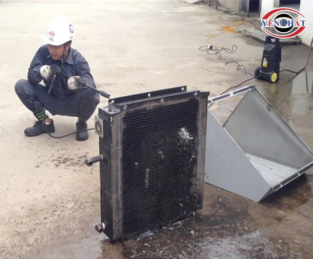 Vệ sinh bụi bẩn két giải nhiệt