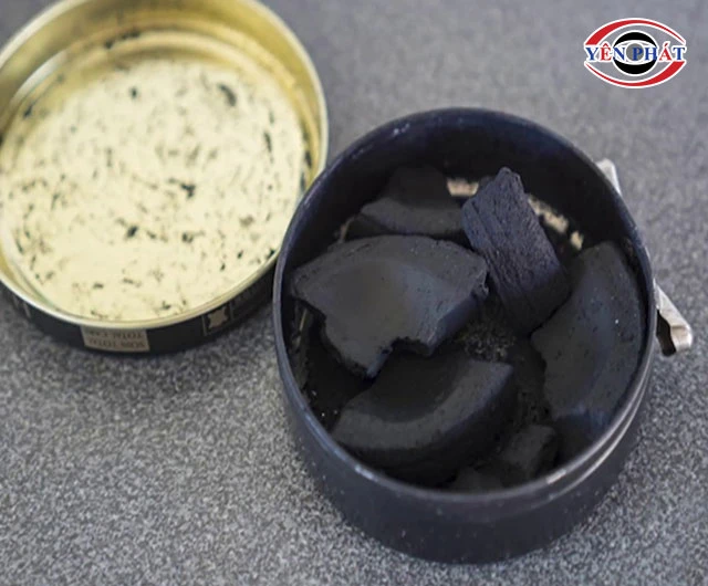 quên đóng hộp xi đánh giày