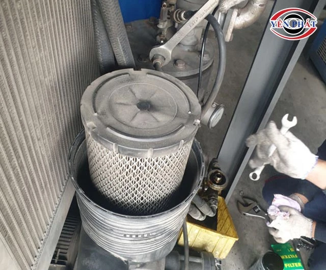 Đầu lọc máy nén khí bị bẩn