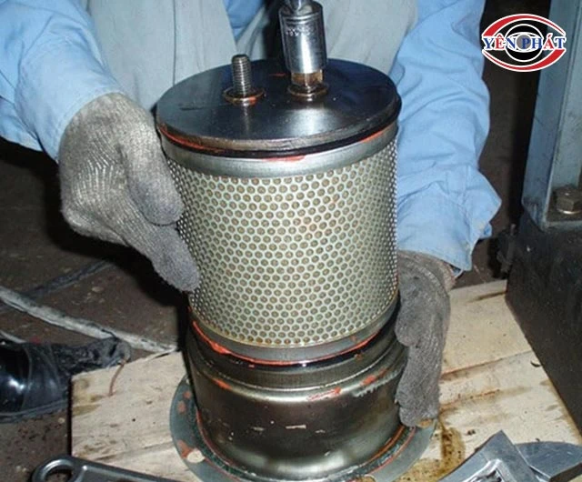 lọc dầu máy nén khí bị han gỉ