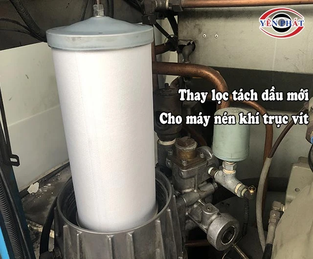 thay lọc tách dầu mới cho máy nén khí