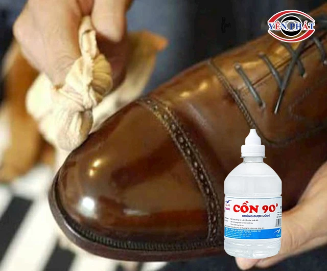 xử lý giày da bị nhăn bằng cồn