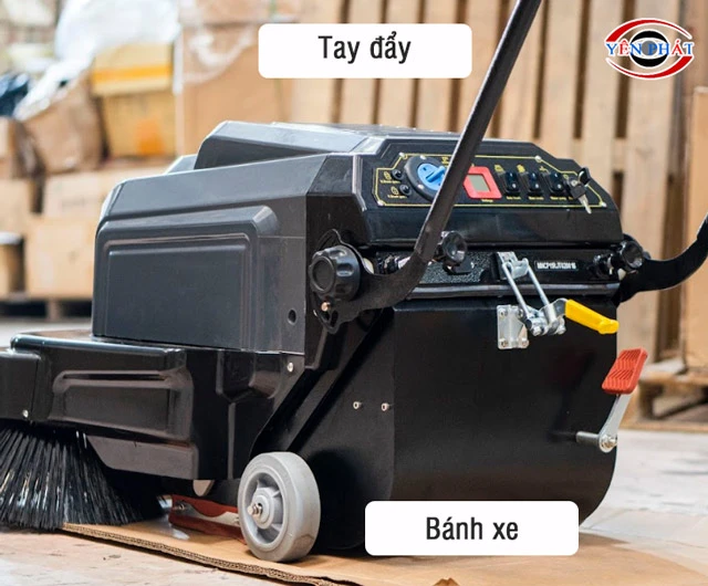 Tay đẩy và bánh xe tiện lợi