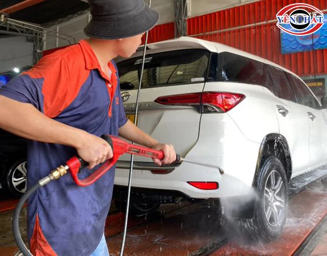Ứng dụng máy bơm rửa xe Kumisai 15M26-3.7S2 2600PSI