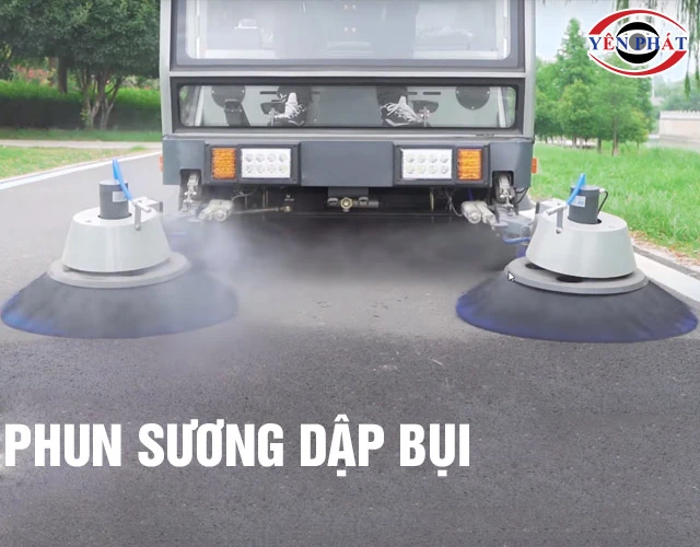 Xe quét rác ngồi lái Kumisai KMS 2300 phun sương tiện dụng