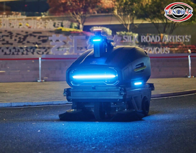 Xe quét rác tự động Kumisai KMS 130E hiện đại