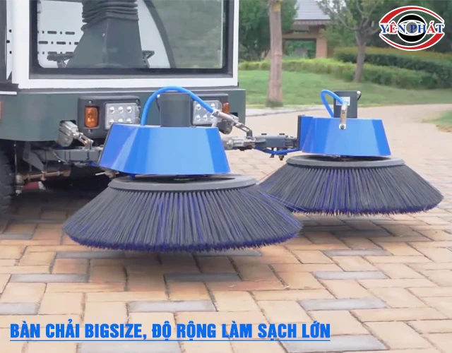 Bàn chải xe quét rác ngồi lái Kumisai KMS 2000