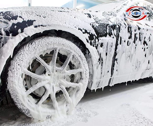 Phủ bọt tuyết làm sạch xe