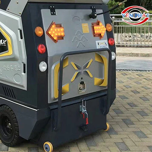 Xe quét rác ngồi lái Kumisai KMS-1900E 2