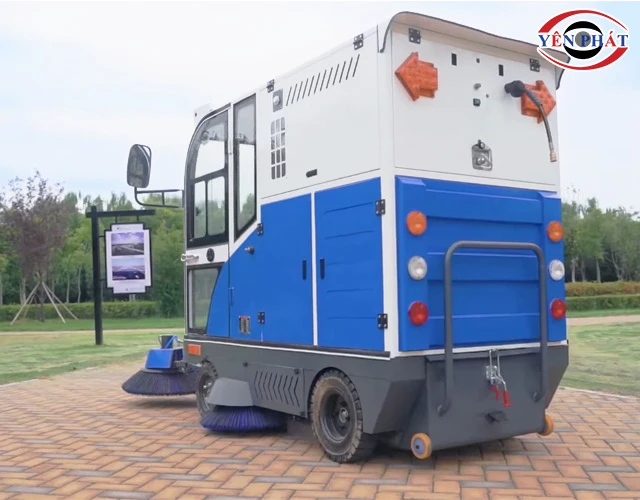 Xe quét rác ngồi lái Kumisai KMS 2000 chính hãng