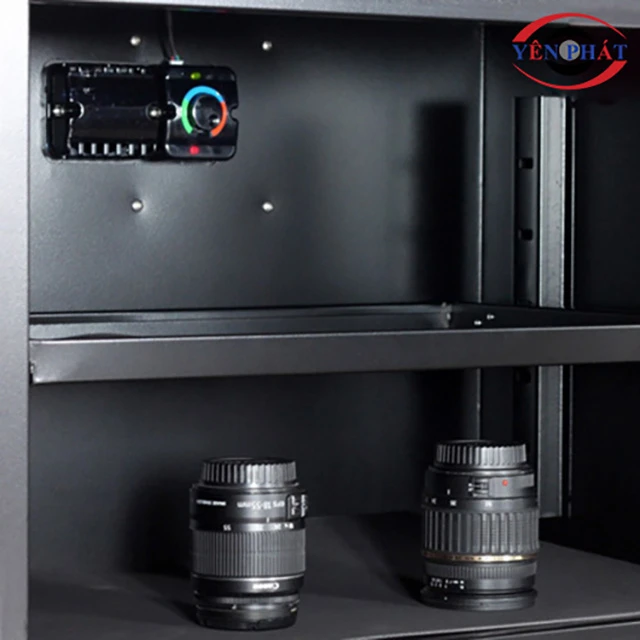 bên trong tủ chống ẩm Kumisai DHC 100