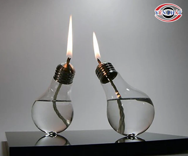 Cách tẩy sơn dính trên giày bằng dầu hoả