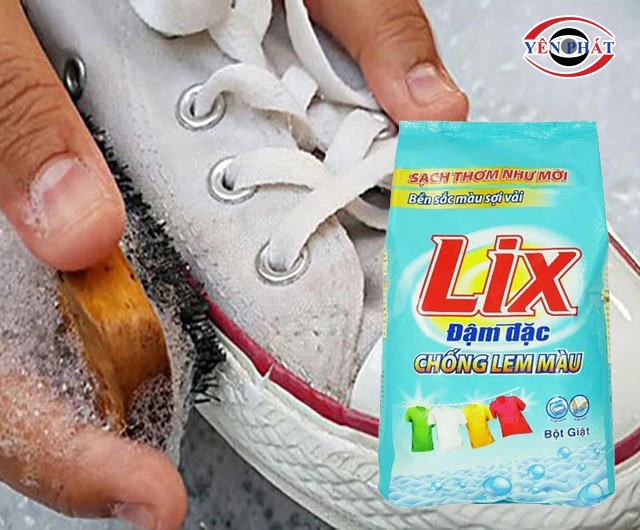 làm sạch vết mốc trên giày converse bằng bột giặt