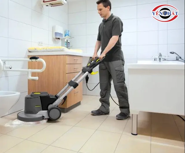 sử dụng máy chà sàn Karcher 33/180 C Adv