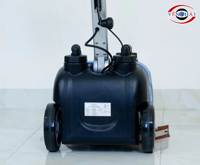 Bánh xe lớn hỗ trợ di chuyển