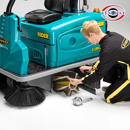 Xe quét rác công nghiệp EUREKA Rider 1201 SH 4