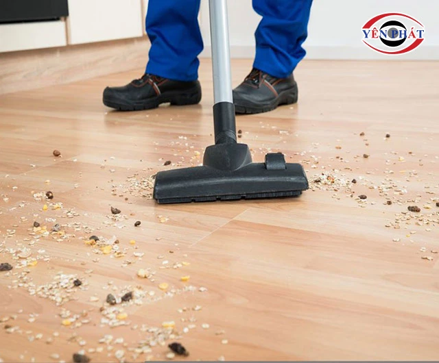 vệ sinh qua sàn trước khi chà sàn