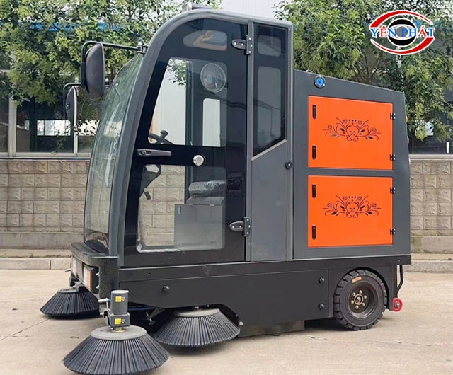 Giá xe quét rác công nghiệp ngồi lái Kumisai KMS-S13