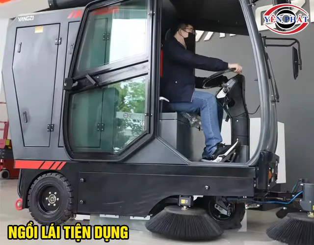 Xe quét rác Kumisai KMS-S15 ngồi lái tiện dụng