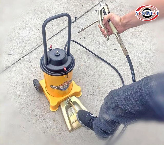 Nguyên lý hoạt động của máy bơm mỡ bằng chân