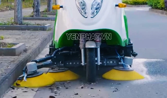chổi Xe quét rác ngồi lái Kumisa KMS 120A