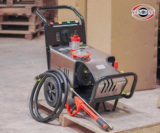 máy xịt rửa xe kumisai