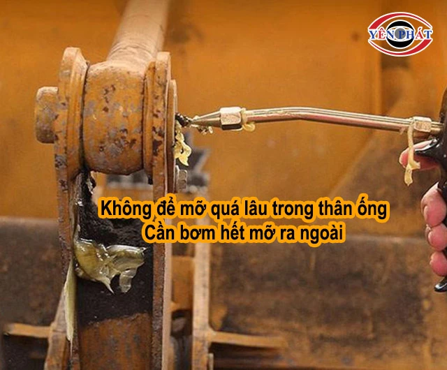  Không để mỡ lâu quá trong thân ống
