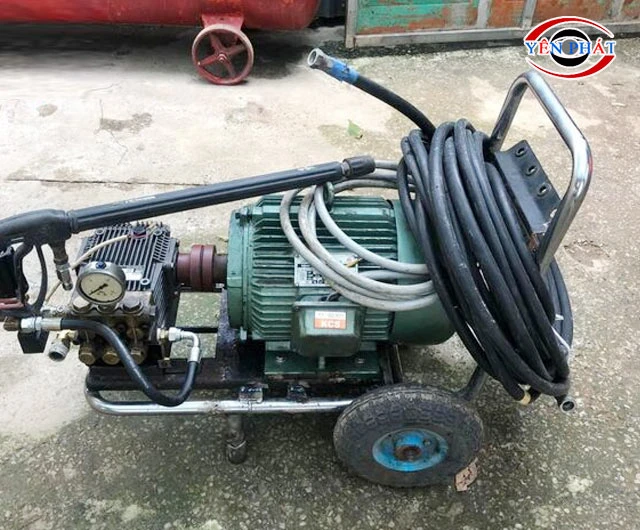 Máy rửa xe quá cũ
