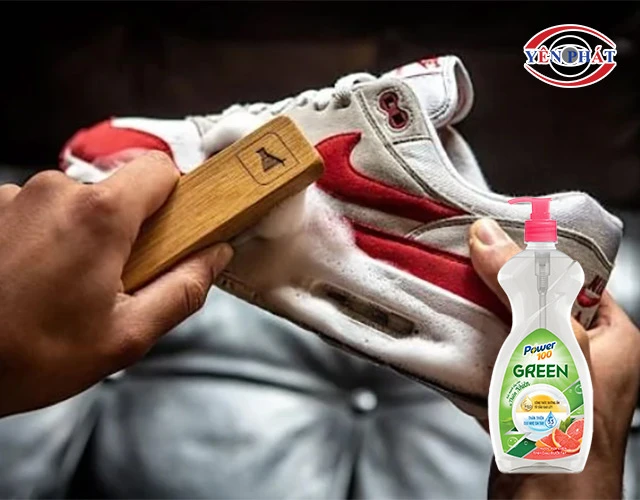 dùng nước rửa chén vệ sinh giày