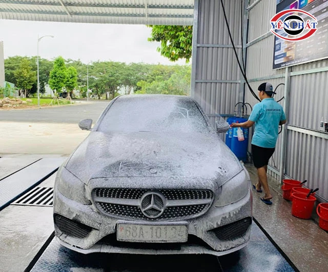 Tiệm rửa xe Châu Long