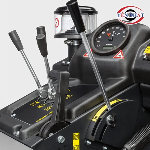 Xe quét rác ngồi lái Karcher KM 120/250 R Bp Classic 11