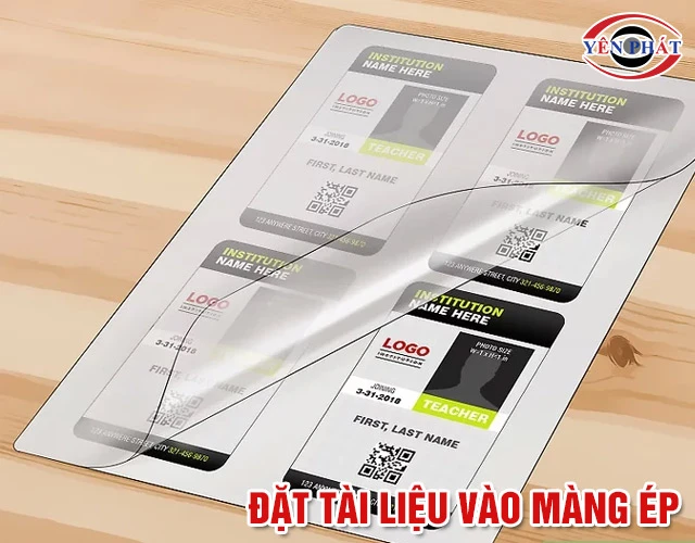 Hướng dẫn cách sử dụng máy ép Plastic đặt tài liệu vào màng ép
