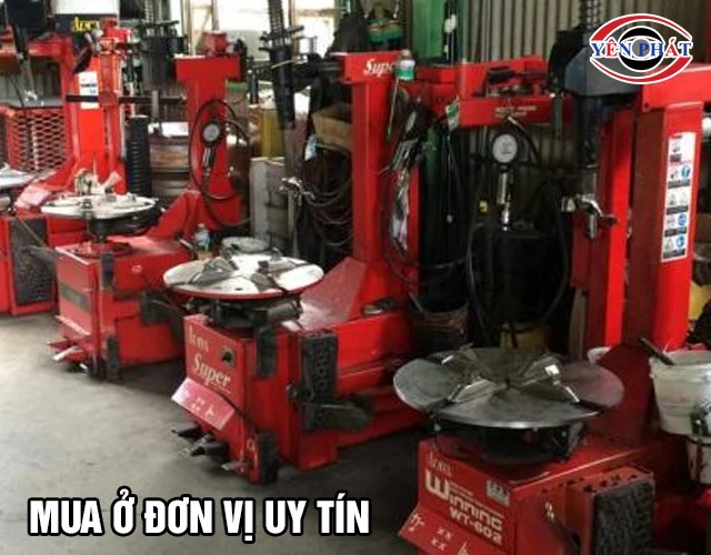 Mua máy ra vào lốp cũ