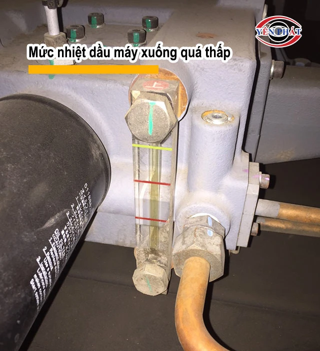Mức nhiệt dầu máy quá thấp 