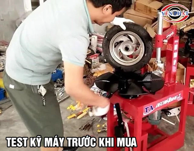 test máy ra vào lốp cũ