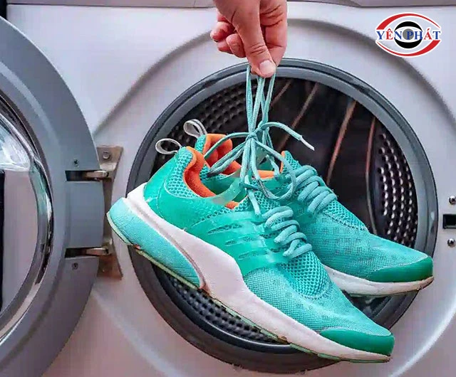 Dùng máy sấy quần áo