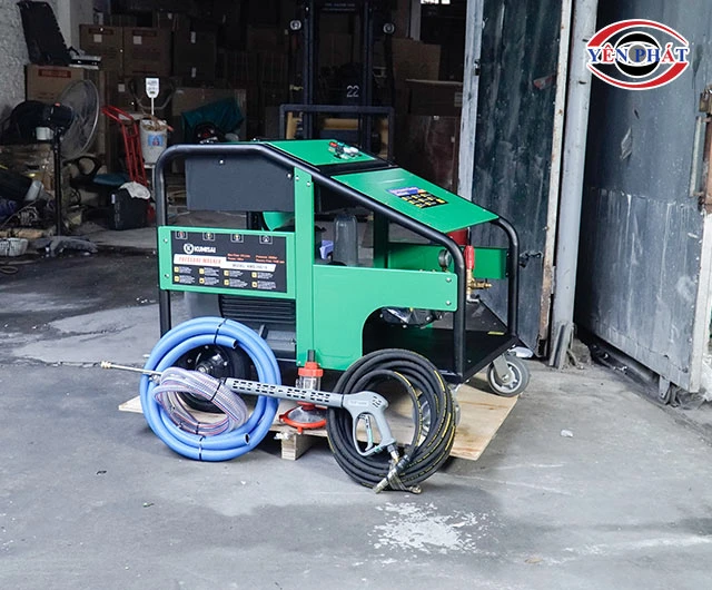 Máy phun rửa xe cao áp