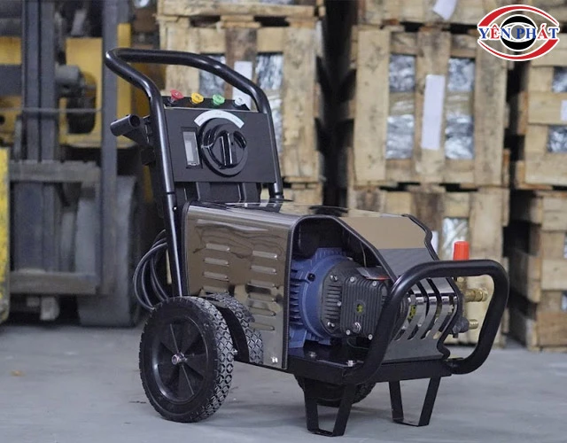 Máy rửa xe áp lực cao Kumisai 2000PSI mạnh mẽ