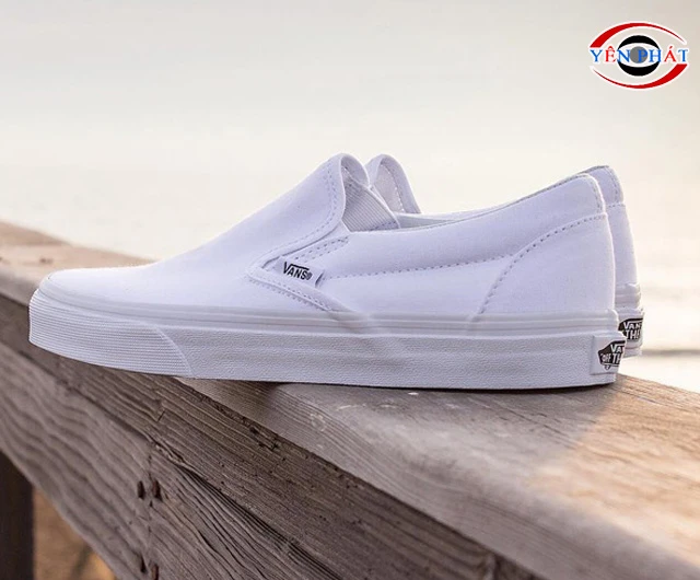 Phơi khô giày sau khi giặt