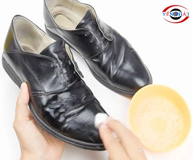 Đánh giày bằng lòng trắng trứng