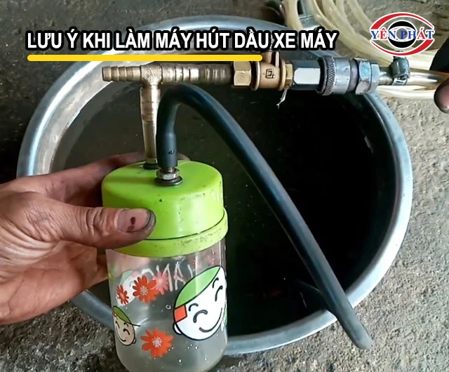 Lưu ý khi làm máy hút dầu xe máy